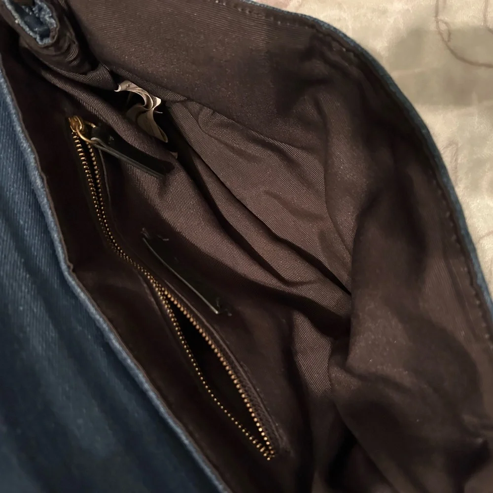 Stylish Blue Quilted Chain Shoulder Bag - Picture 2 of 4